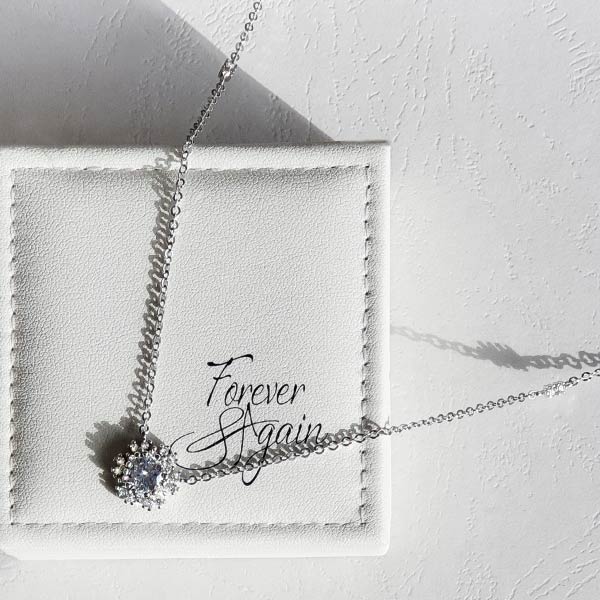 Snowflake pendant necklace