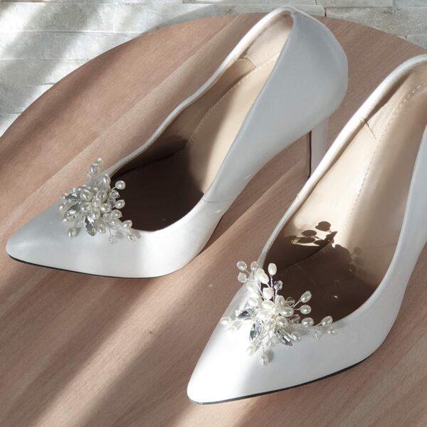 Shoe clips with a metal clasp which are easy to put on and take off.