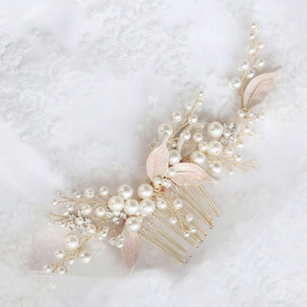 Hair comb with pearl and brushed leaves