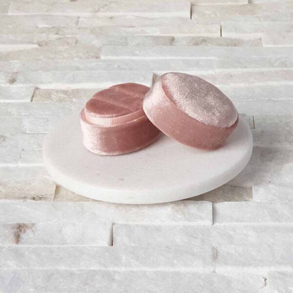 Peach coloured double ring box in velvet.
